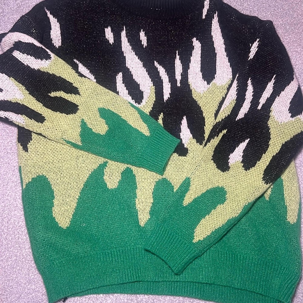 Men’s flames sweater green black and white
